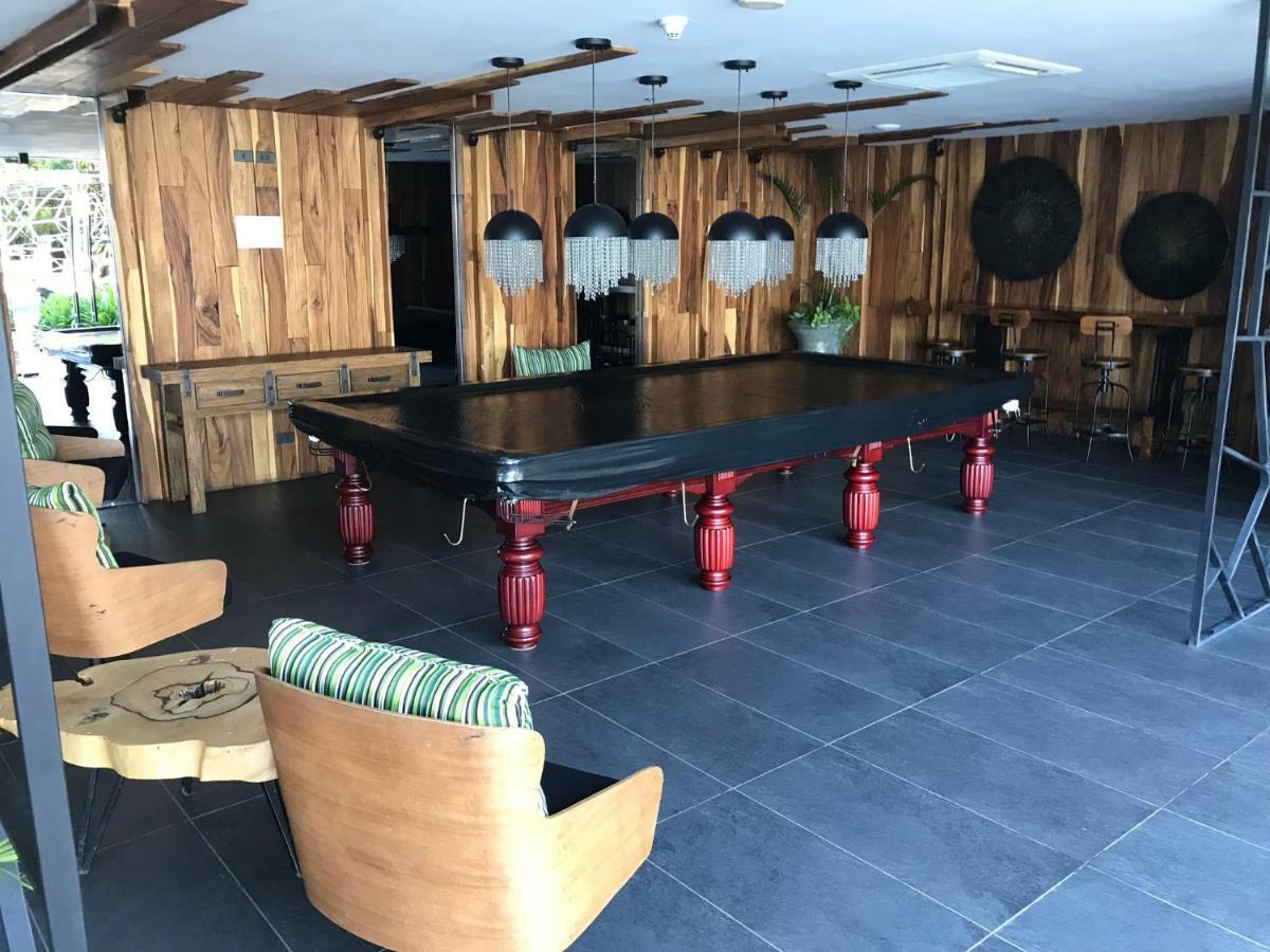 Luxurious Beachfront Pattaya Exterior photo