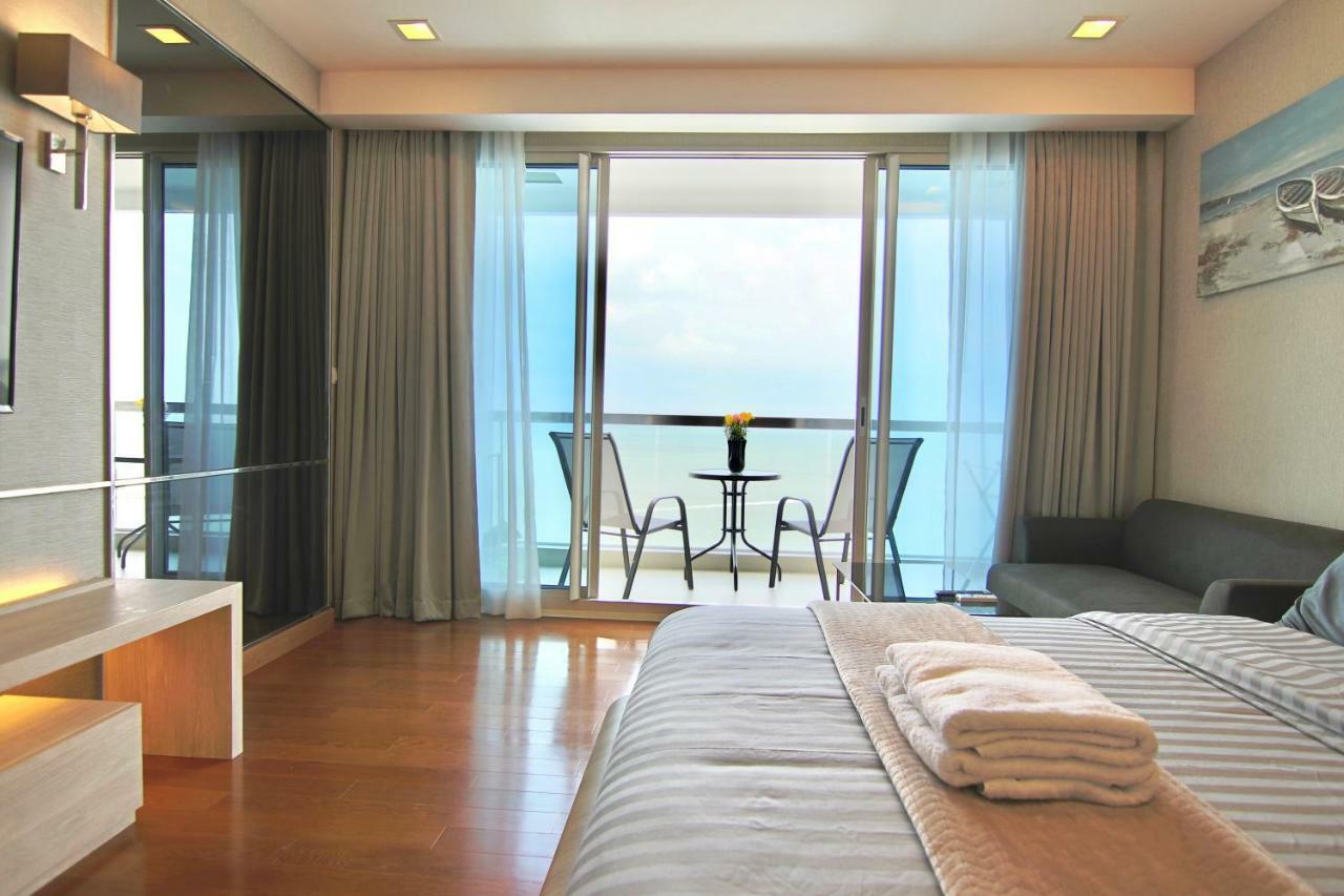 Luxurious Beachfront Pattaya Exterior photo