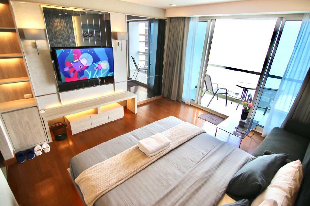 Luxurious Beachfront Pattaya Exterior photo